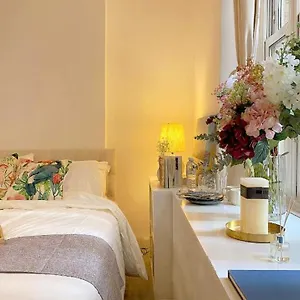 Tower Bridge Borough Market Bridge House Homestay London