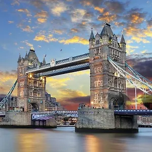 Modern Serviced 3-bedroom Flat In East Apartment London